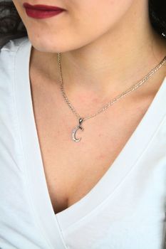 Srebrna zawieszka literka C z grawerowaniem 925  Biżuteria z inicjałem (2).jpg